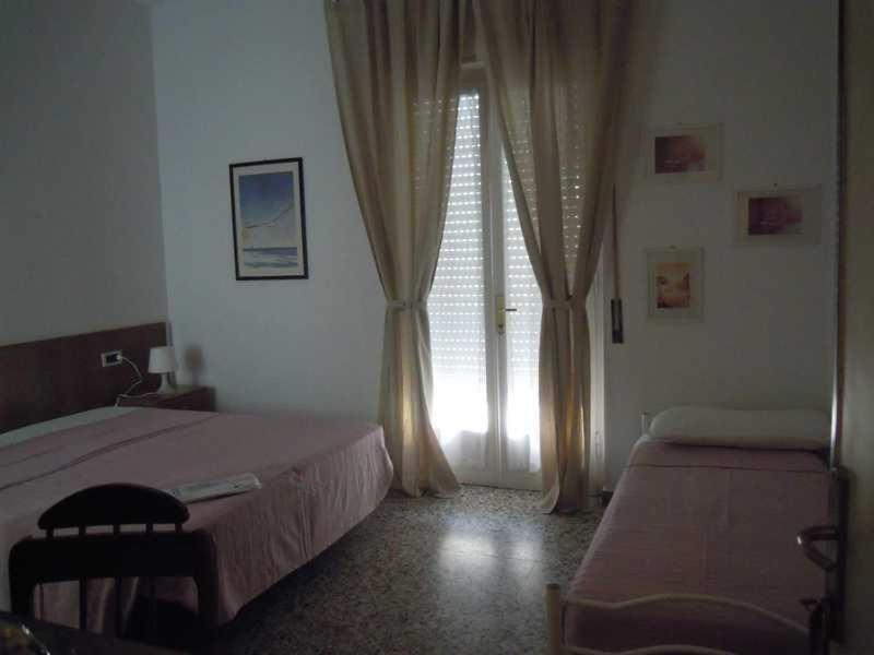 Hotel Del Mar Viareggio Oda fotoğraf